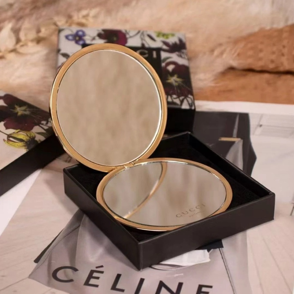 NIB Gucci Flora Gold Floral Embossed Compact Mirror - Picture 2 of 5